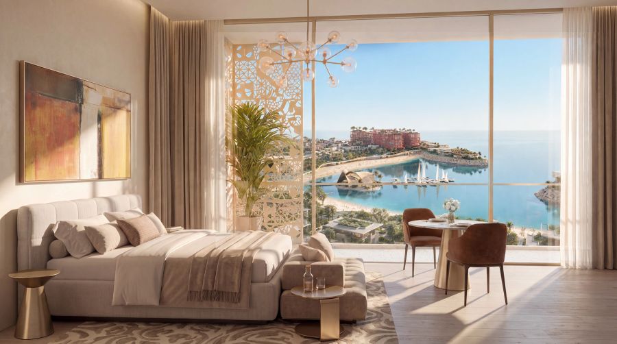 غرفة نوم مؤثّثة تطل على الخليج والمرسى في Mira Coral Bay